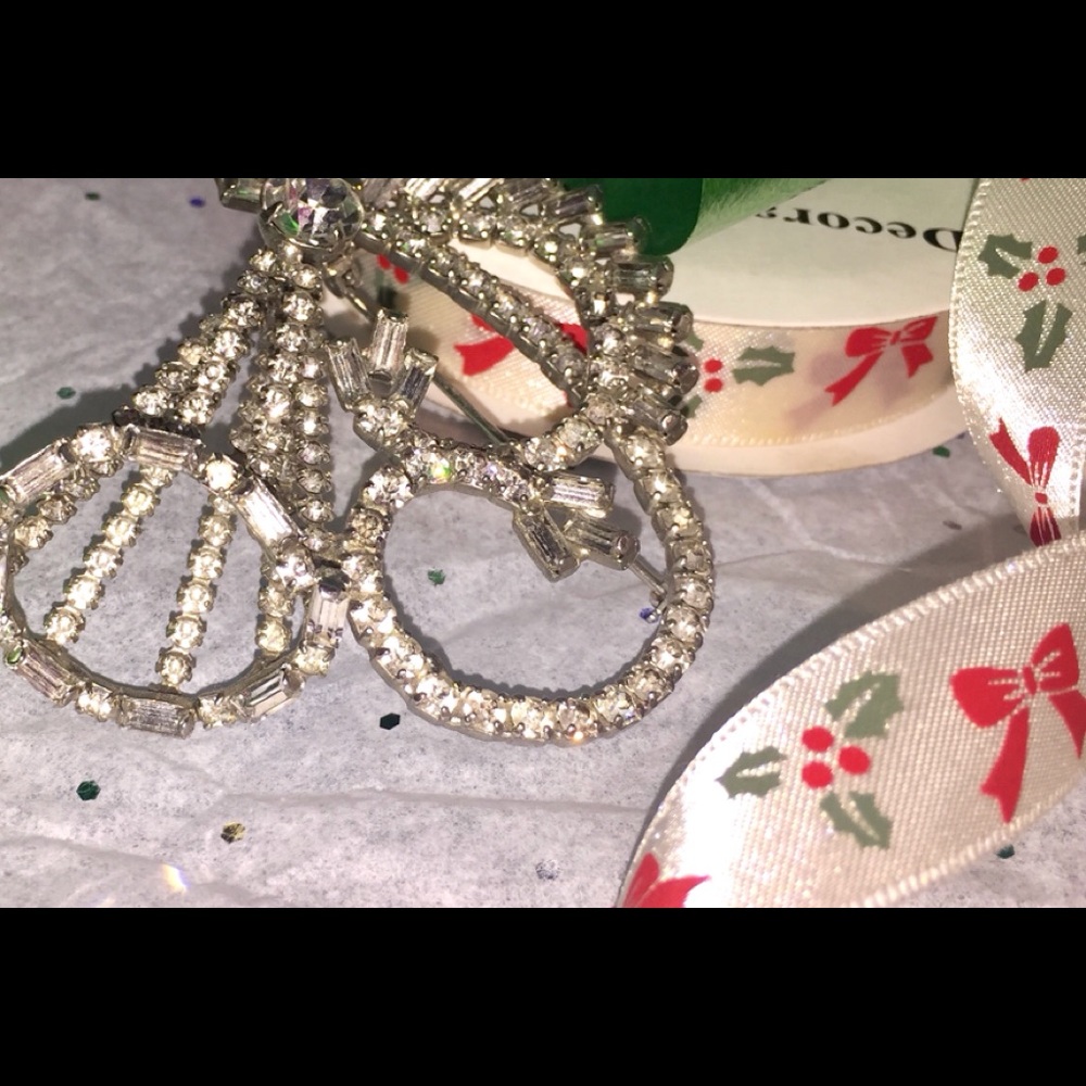 Vintage trumpet rhinestone brooch, sparkles! EUC - Picture 7 of 16